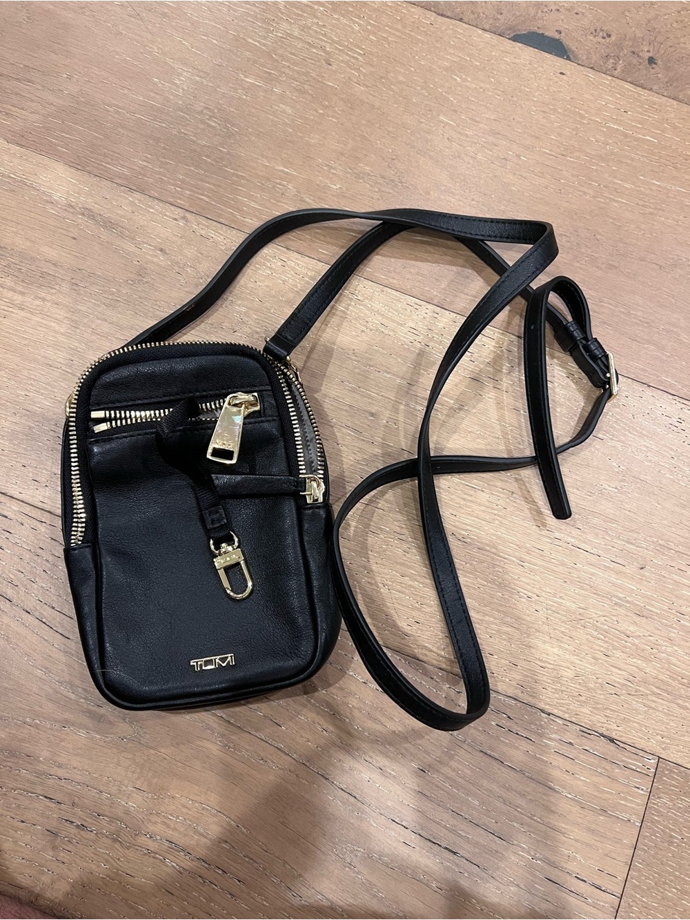 Tumi Voyageur Katy Leather Crossbody Bag - Black & Gold (MINT Condition!)